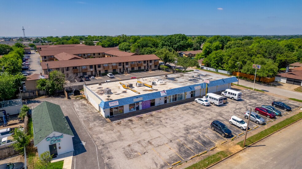 131-145 Sheffield Dr, Fort Worth, TX à louer - Photo du bâtiment - Image 3 de 4