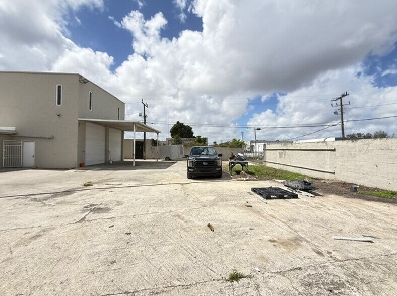 14060 NW 19th Ave, Miami, FL à vendre - Photo du bâtiment - Image 2 de 17