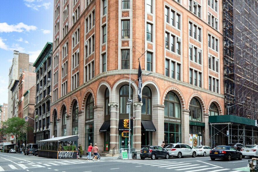 900 Broadway, New York, NY à louer - Photo du bâtiment - Image 3 de 12