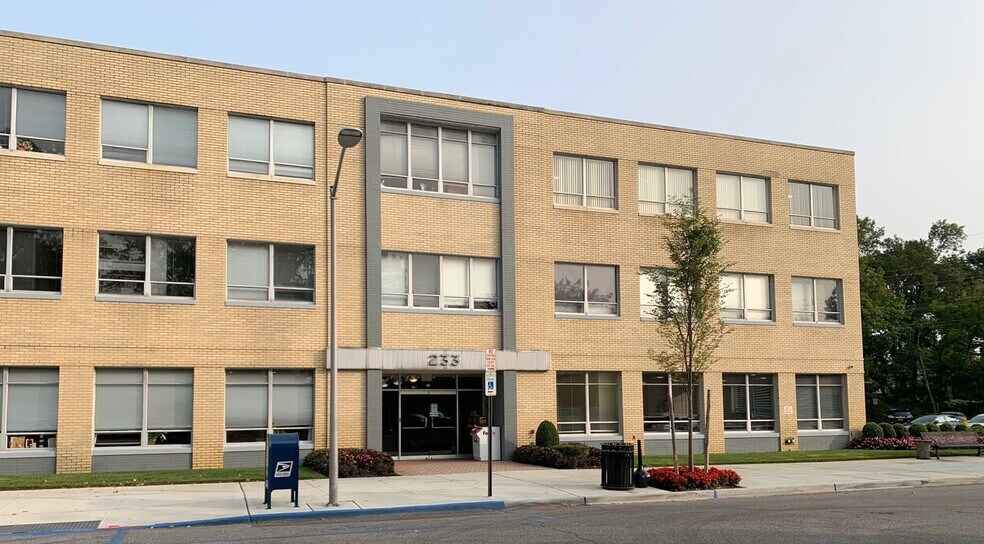 233 7th St, Garden City, NY for lease - Building Photo - Image 1 of 5