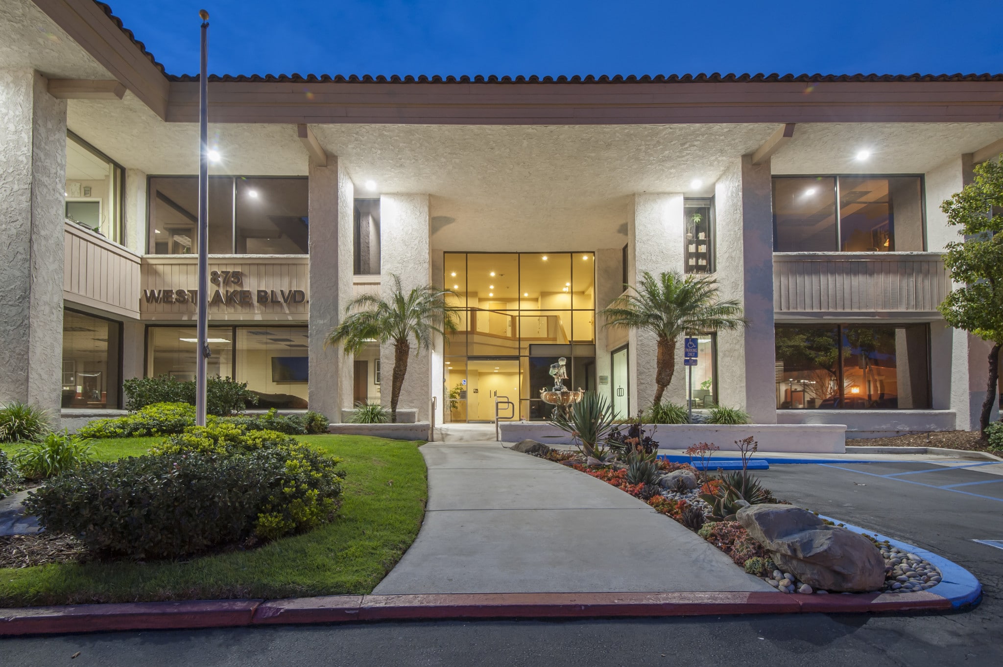 875 S Westlake Blvd, Westlake Village, CA à louer Photo principale- Image 1 de 4