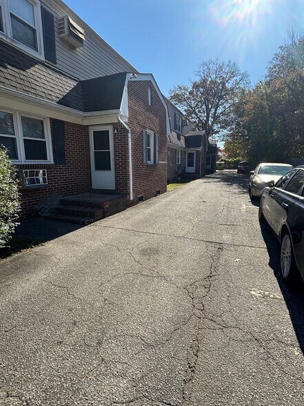 Southside 83 portefeuille de 17 propriétés à vendre sur LoopNet.ca - Photo du bâtiment - Image 3 de 32