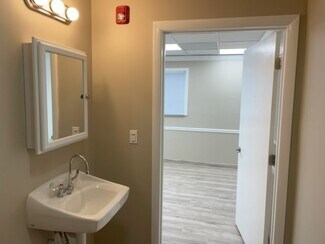 Plus de détails pour 1010 Grand Army Hwy, Swansea, MA - Bureau à vendre