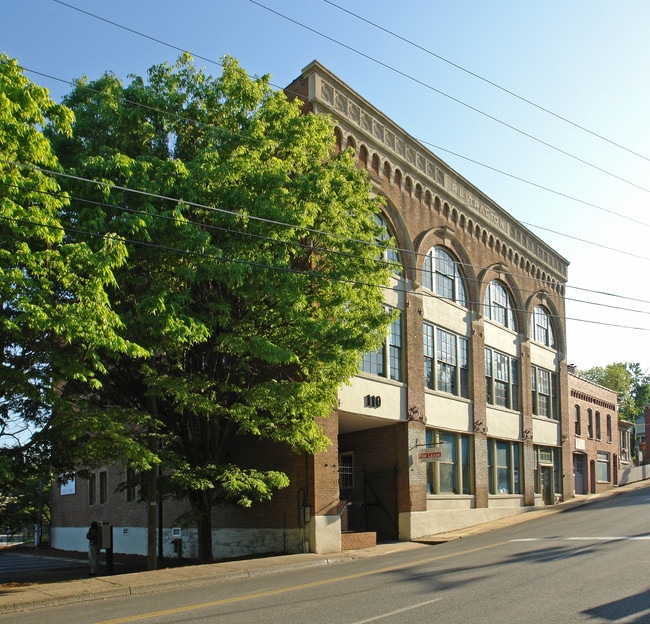 Plus de détails pour 110 W Johnson St, Staunton, VA - Commerce de détail à louer