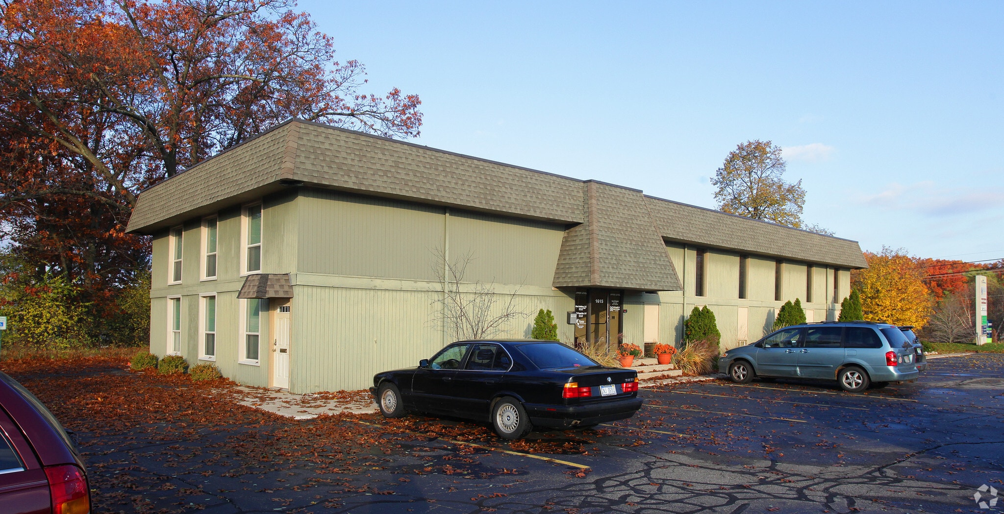 1615 W Centre Ave, Portage, MI for lease Primary Photo- Image 1 of 12