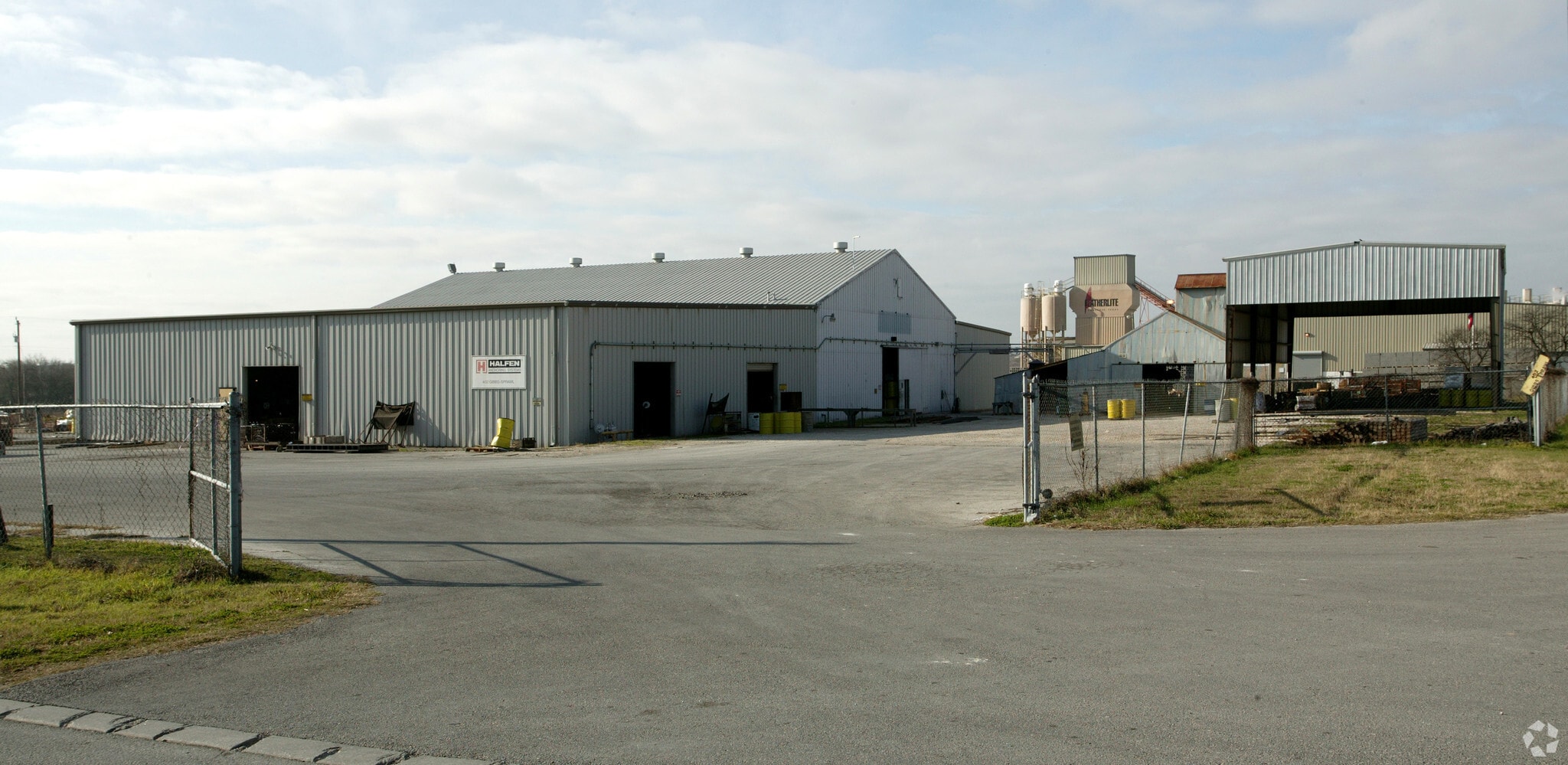 402 Gibbs Sprawl Rd, Converse, TX for lease Primary Photo- Image 1 of 5