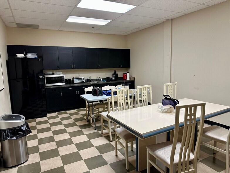 5620 W Sligh Ave, Tampa, FL à vendre - Photo du bâtiment - Image 3 de 13