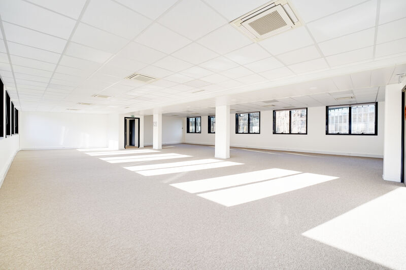 Office in Levallois Perret for lease - Interior Photo - Image 3 of 10
