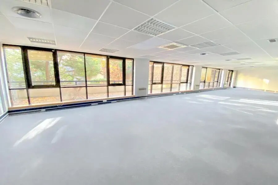 Rue Auguste Gervais, Issy-les-Moulineaux for lease Interior Photo- Image 1 of 5