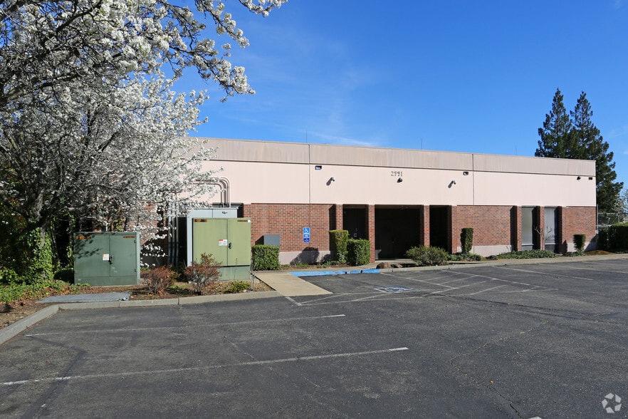 2991 Gold Canal Dr, Rancho Cordova, CA à vendre - Photo du bâtiment - Image 2 de 2