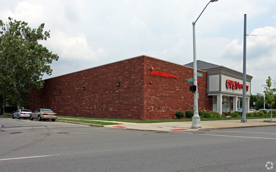 12907 E Jefferson Ave, Detroit, MI à vendre - Photo du bâtiment - Image 2 de 3