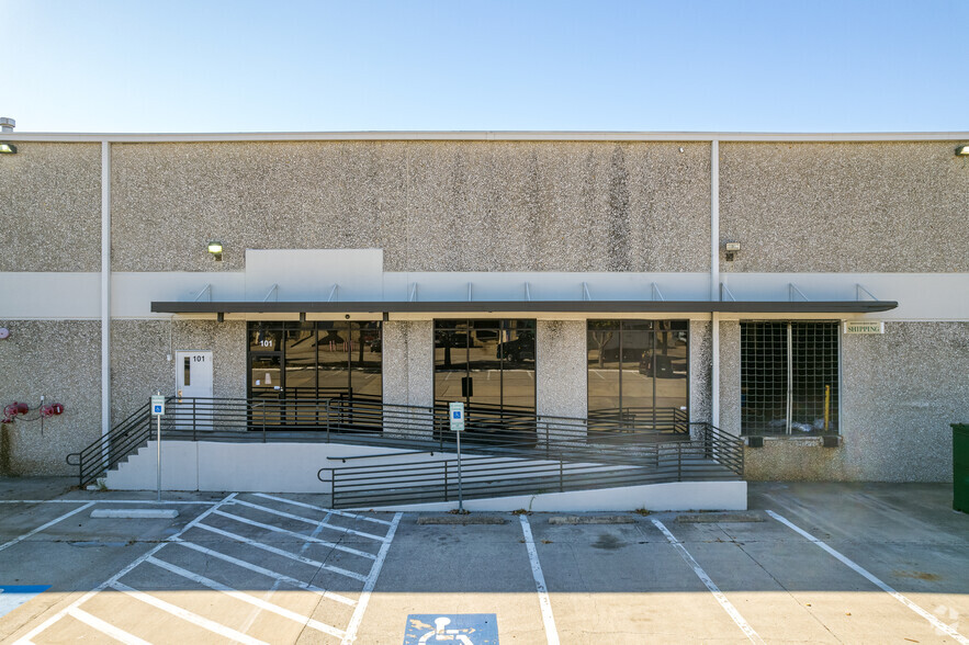 1701 Vantage Dr, Carrollton, TX for lease - Building Photo - Image 3 of 6