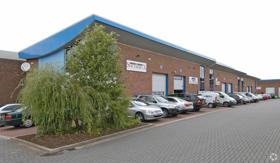 Brickfield Ln, Eastleigh for lease - Building Photo - Image 2 of 5