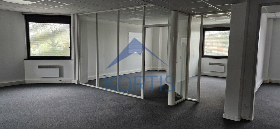 6 Rue De Bretagne, Saint-Quentin-Fallavier for lease - Interior Photo - Image 3 of 6