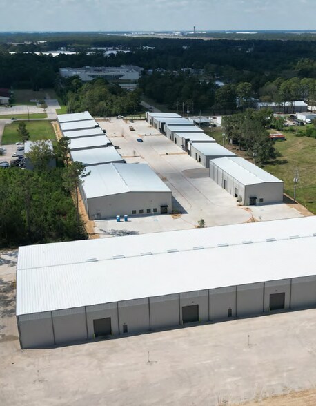 2323 S Houston Ave, Humble, TX à vendre - Aérien - Image 2 de 15