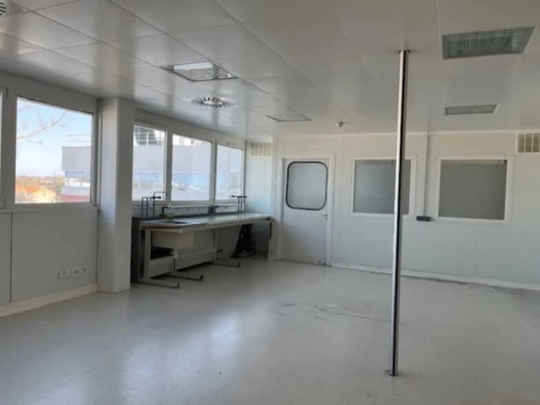 Rue Des Satellites, Toulouse for lease - Interior Photo - Image 1 of 8