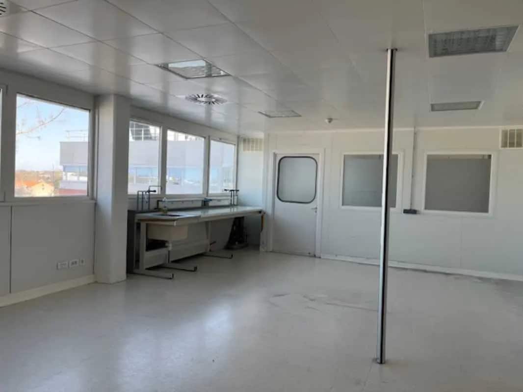 Rue Des Satellites, Toulouse for lease Interior Photo- Image 1 of 9