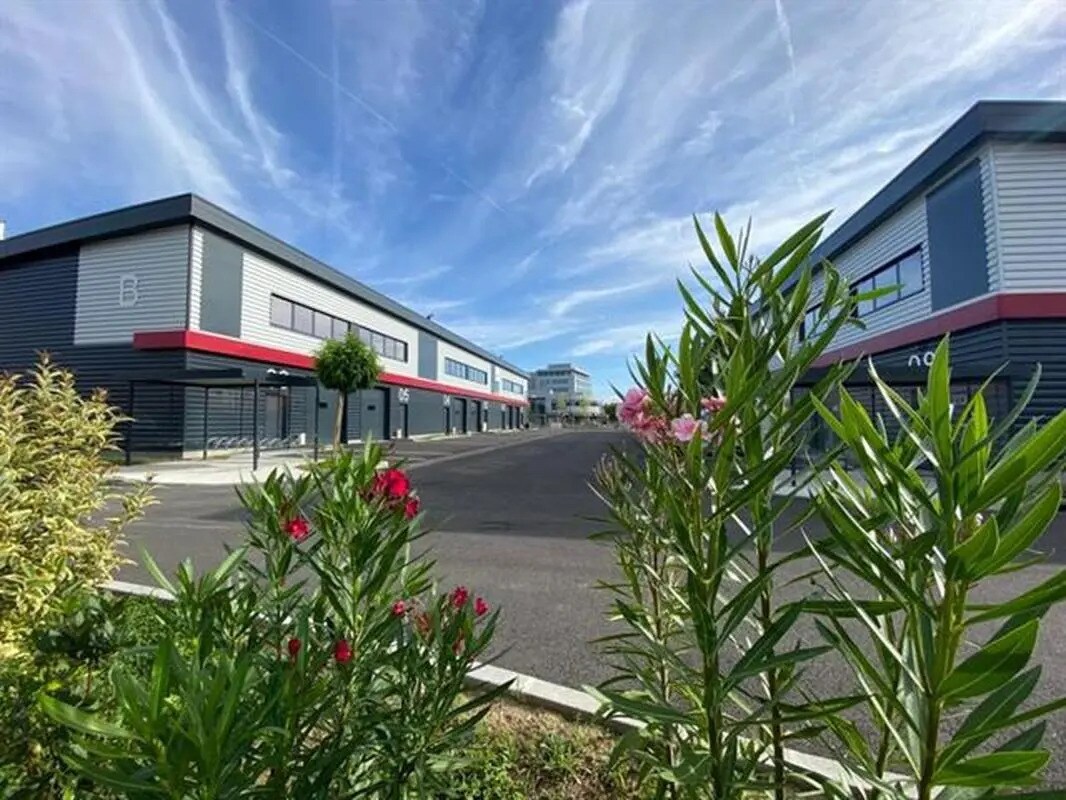 Flex in Toulouse for lease Building Photo- Image 1 of 6