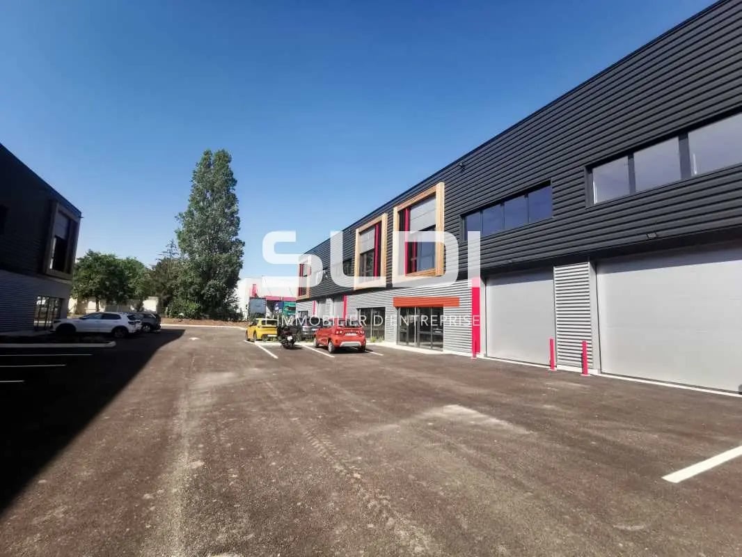 Flex in Saint-Quentin-Fallavier for lease Building Photo- Image 1 of 10