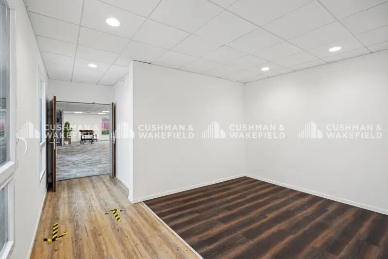 5-7 Chemin Du Tronchon, Dardilly for lease - Building Photo - Image 3 of 14