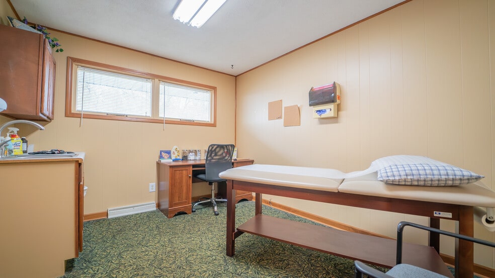 705 N Main St, Kouts, IN for sale - Interior Photo - Image 2 of 12