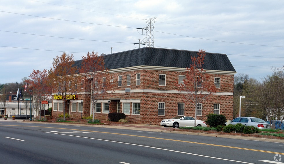 156 Maple Ave E, Vienna, VA for lease - Primary Photo - Image 1 of 1