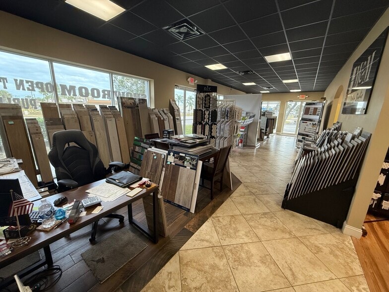 Sale-Lease-Back Plus Adjacent Car Wash portfolio of 2 properties for sale on LoopNet.ca - Interior Photo - Image 2 of 12