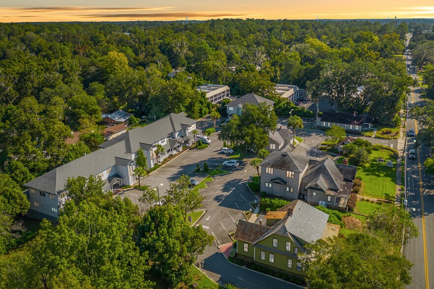 Park on Park portefeuille de 6 propriétés à vendre sur LoopNet.ca - Photo du bâtiment - Image 2 de 18