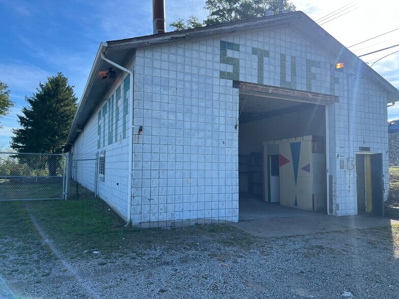 1610 Greensburg Pike, North Versailles, PA à louer - Photo du bâtiment - Image 2 de 9