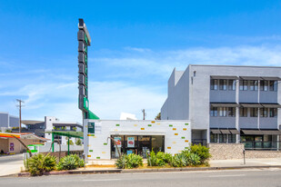 Free Standing Gem (Parking & Signage) - Parc de stationnement couvert