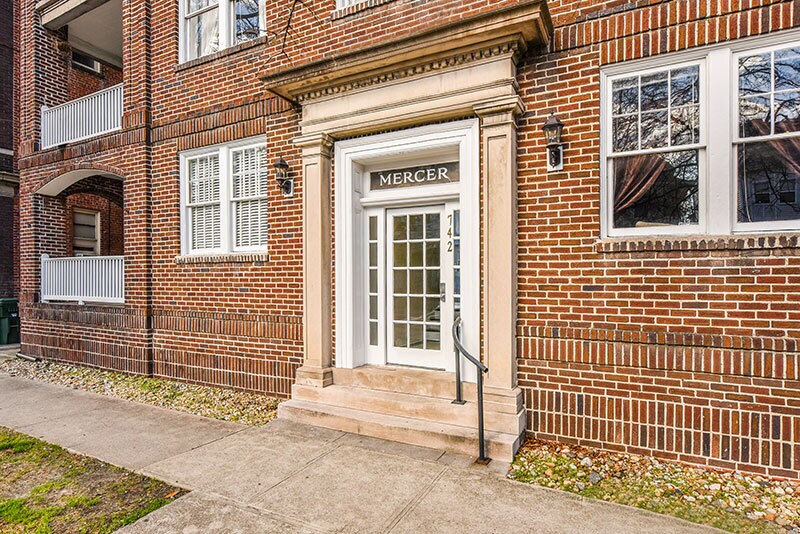 742 W Princess Anne Rd, Norfolk, VA à vendre - Photo du bâtiment - Image 2 de 4