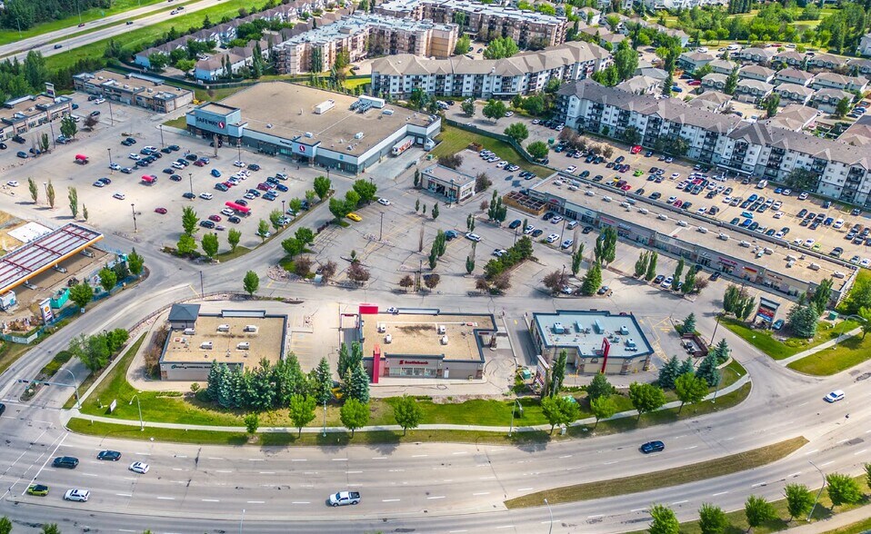 2484-2512 Guardian Rd NW, Edmonton, AB à louer - Photo du bâtiment - Image 3 de 6