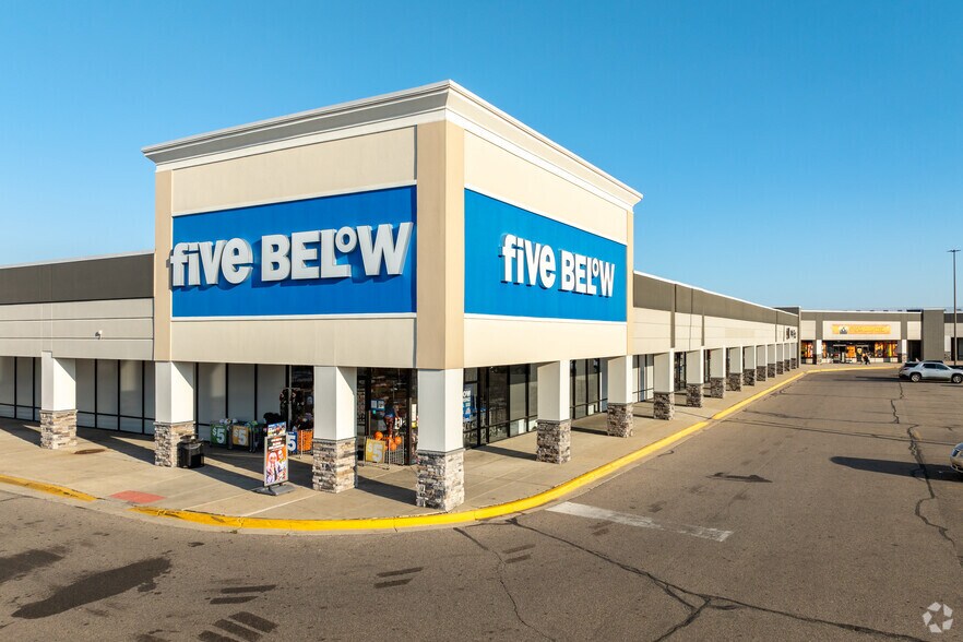 438-462 E Edgewood Blvd & SEC American Rd & E Edgewood Blvd, Lansing, MI à louer - Photo du bâtiment - Image 2 de 46