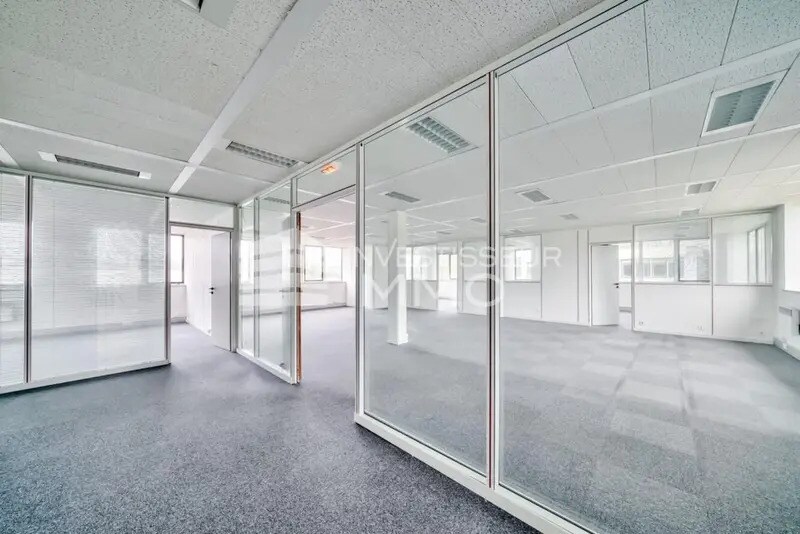 Office in Saint-Thibault-des-Vignes for lease Interior Photo- Image 1 of 7