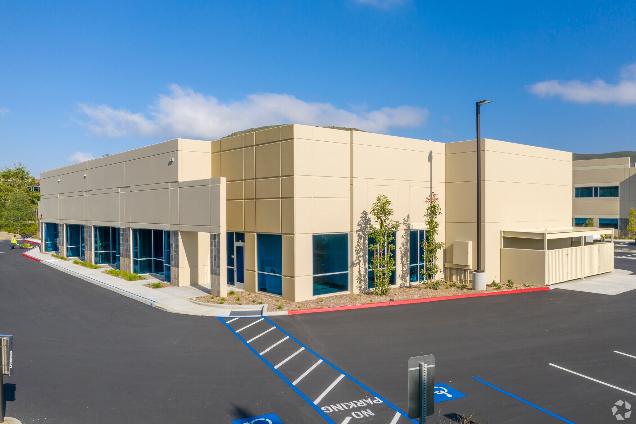 737 Windy Point Dr, San Marcos, CA à vendre Photo principale- Image 1 de 5