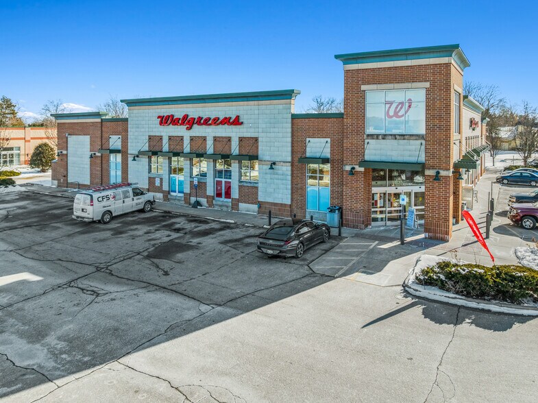 812 N Main St, Lake Mills, WI à vendre - Photo du bâtiment - Image 3 de 7