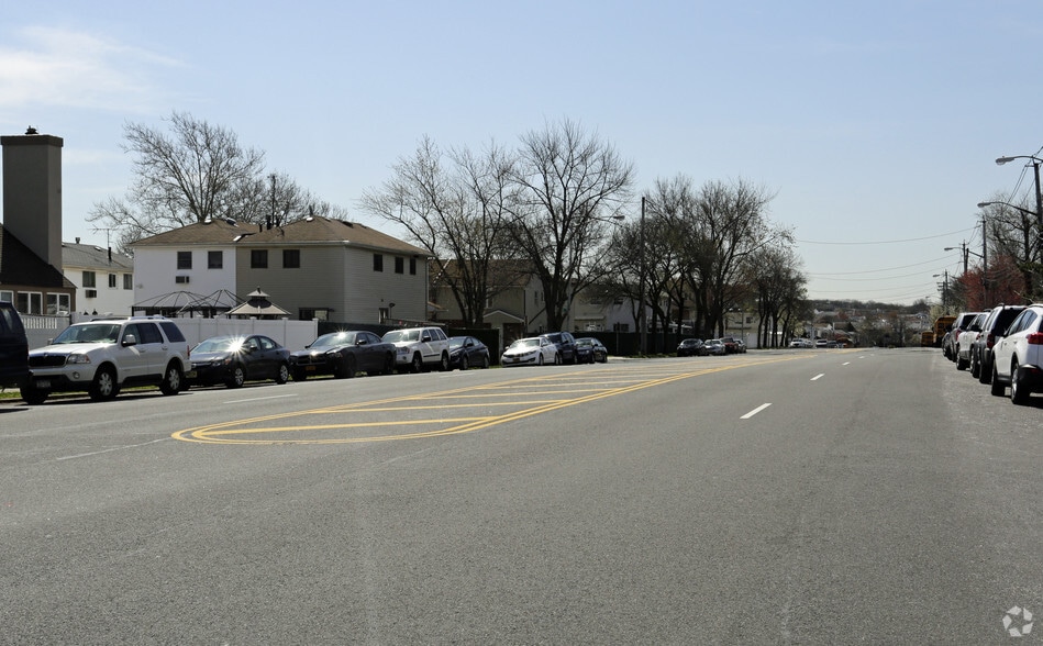 80 Woodrow Rd, Staten Island, NY for lease - Building Photo - Image 2 of 8