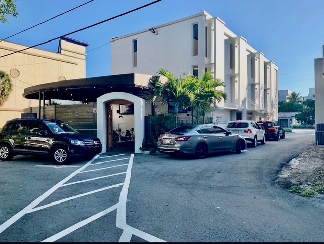 727 NE 3rd Ave, Fort Lauderdale, FL for lease - Building Photo - Image 1 of 8