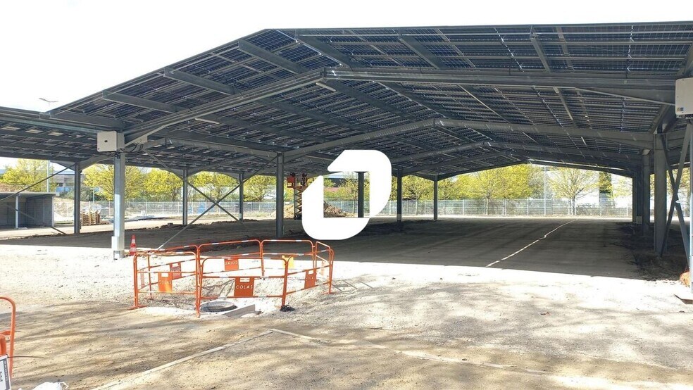 Industrial in Combs-la-Ville for lease - Building Photo - Image 2 of 9