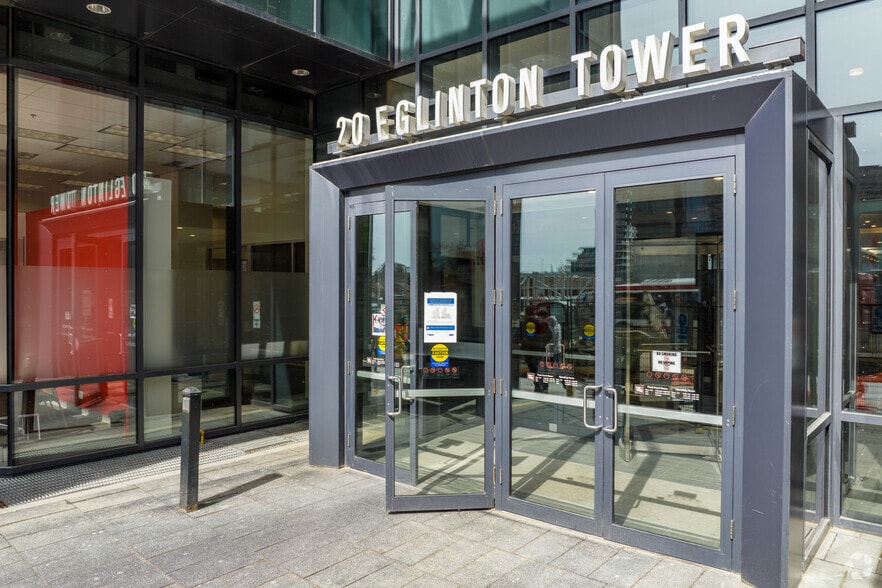 2300 Yonge St, Toronto, ON à louer - Photo du bâtiment - Image 3 de 5