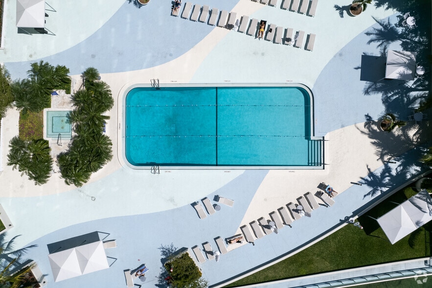 1200 West Ave, Miami Beach, FL for sale - Building Photo - Image 3 of 9