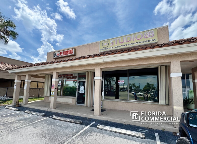 2810-2816 SE Federal Hwy, Stuart, FL for lease - Building Photo - Image 1 of 2