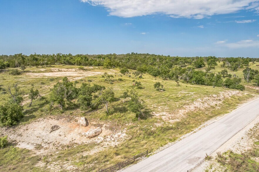 420 Canyons Dr, Fredericksburg, TX à vendre - Photo du bâtiment - Image 2 de 5