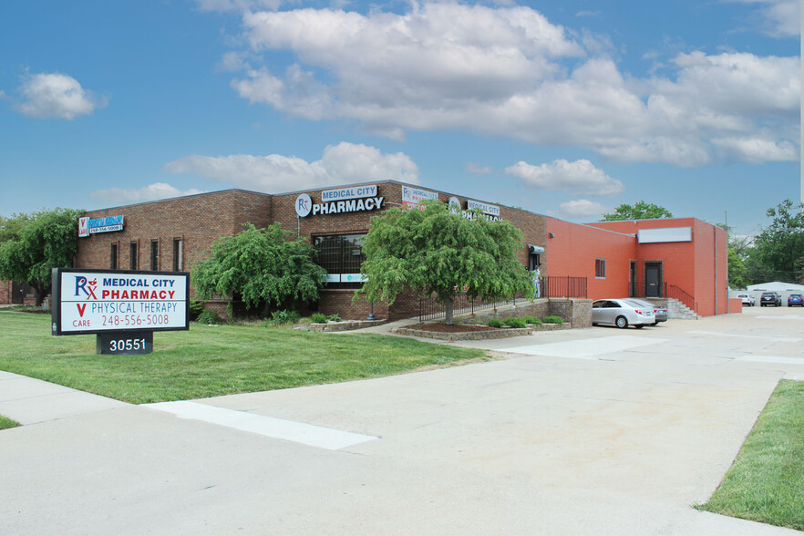 30549-30551 Stephenson Hwy, Madison Heights, MI for lease - Building Photo - Image 1 of 1