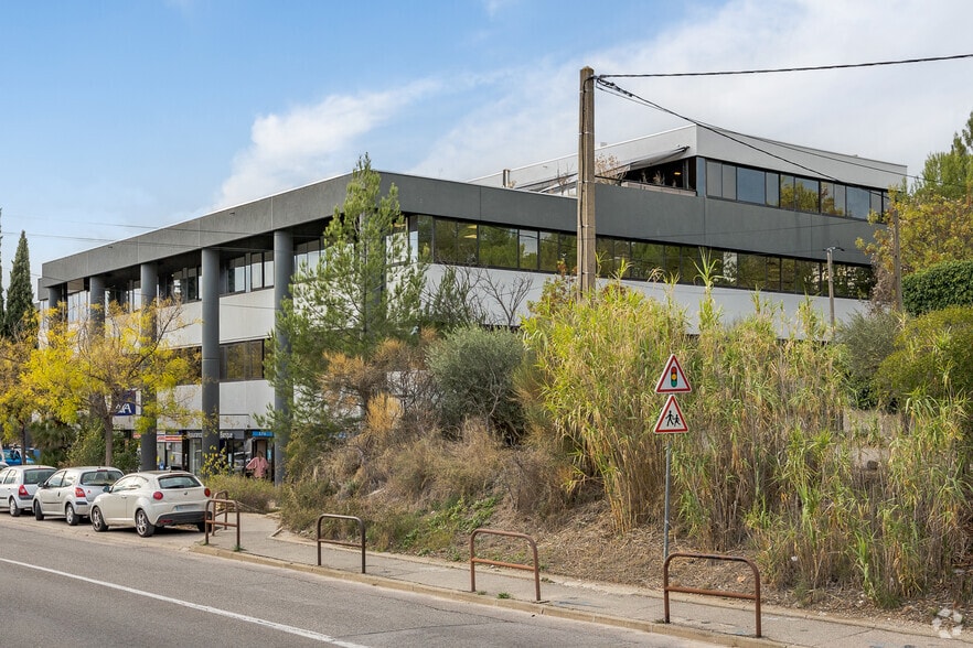 Office in Aix-en-Provence for lease - Building Photo - Image 2 of 5