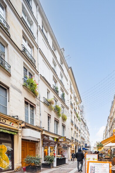 Rue Montorgueil, Paris à louer - Photo du bâtiment - Image 2 de 4