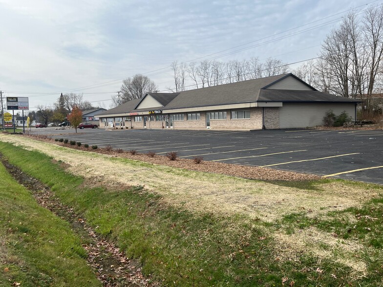 1699 Lansing Rd, Charlotte, MI for lease - Building Photo - Image 1 of 4