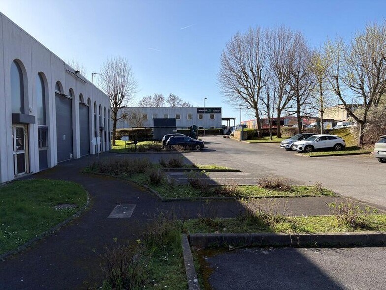 Flex dans Noisy-le-Grand à louer - Photo du bâtiment - Image 3 de 10