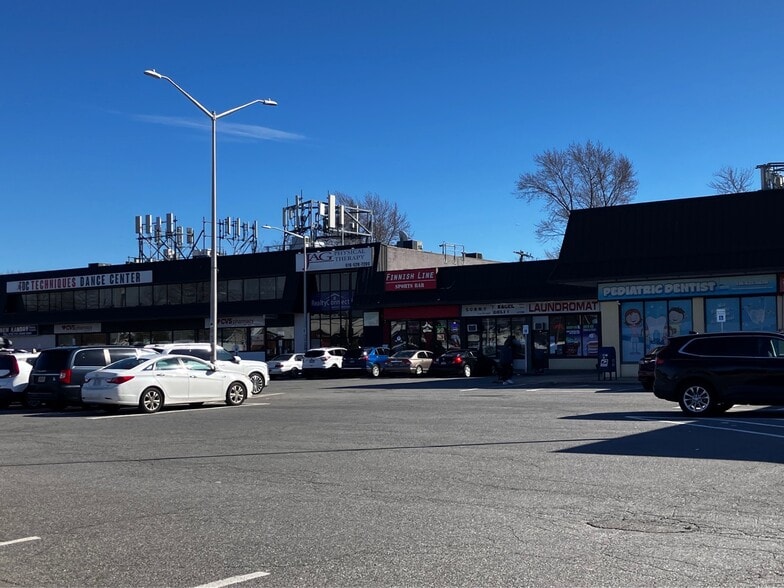 628-650 Wantagh Ave, Levittown, NY for lease - Building Photo - Image 2 of 12