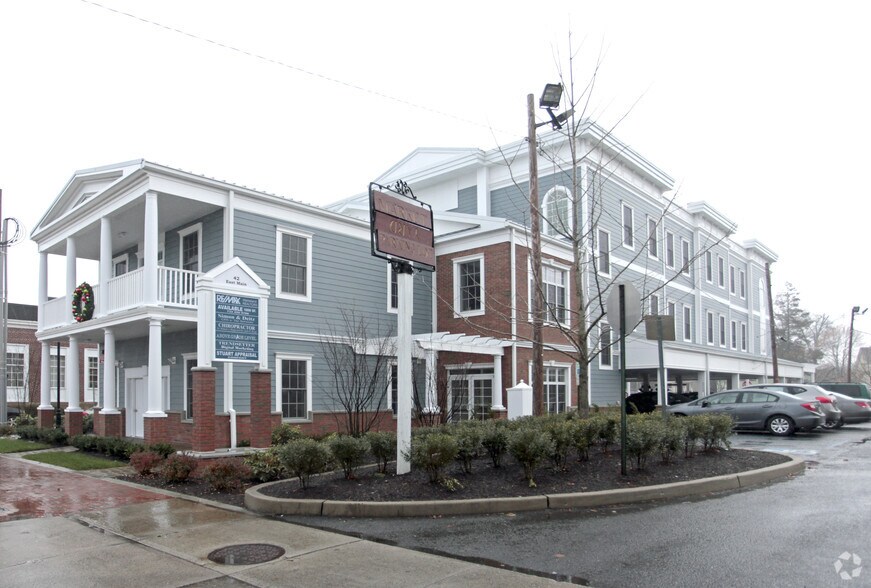 42 E Main St, Freehold, NJ à louer - Photo du bâtiment - Image 1 de 27